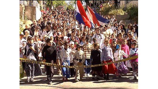 Alumnos de la escuela 30 del Cerro recrearon La Redota