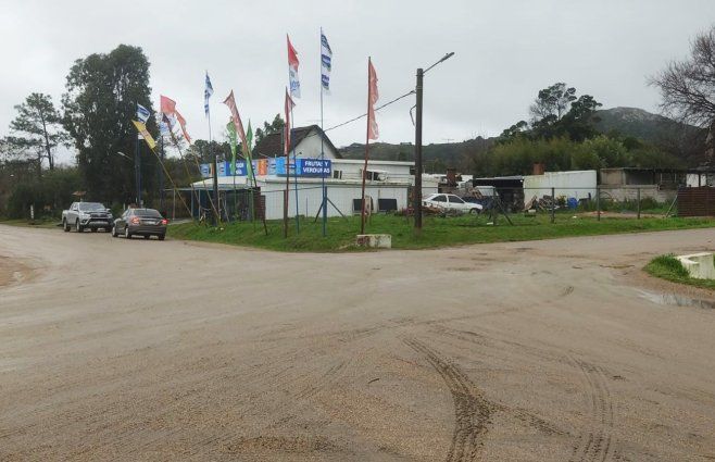 Foto: Martín Corujo, Subrayado. La vivienda donde ocurrió el copamiento se ubica al fondo de un supermercado.