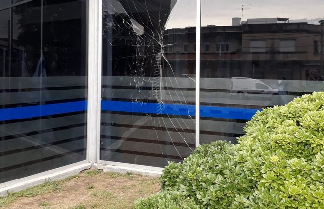 cajero explotado avenida italia y solferino (3).jpeg