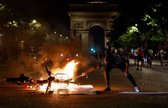 Disturbios en las calles de París dejaron más de 400 detenidos tras el triunfo del PSG