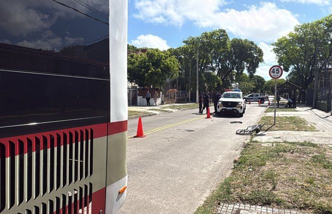 Foto: Mª. Eugenia Scognamiglio, Subrayado. Accidente con ómnibus en Malvín.