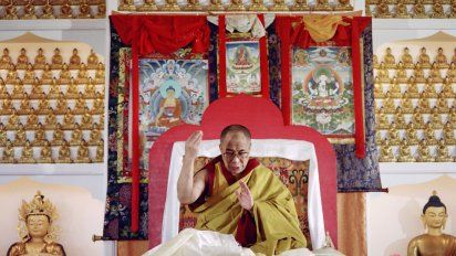 Foto: En 1993 en el templo budista de Karma Migyur Ling, un centro de formación budista en Francia.