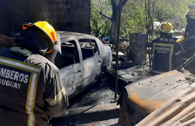 Así quedó la casa incendiada y donde cuatro niñas sufrieron intoxicación por humo. Foto: Marcelo Auyanet, Subrayado.