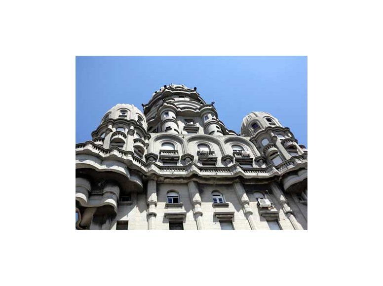 El Palacio Salvo busca recuperar todo su esplendor