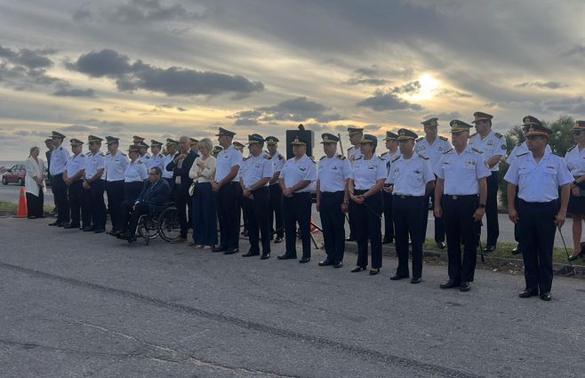 Policía-ministrpo-Verano-Azul-foto-Guille-Lorenzo
