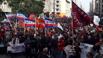 transito bolqueado en 18 de julio por acto del pit-cnt