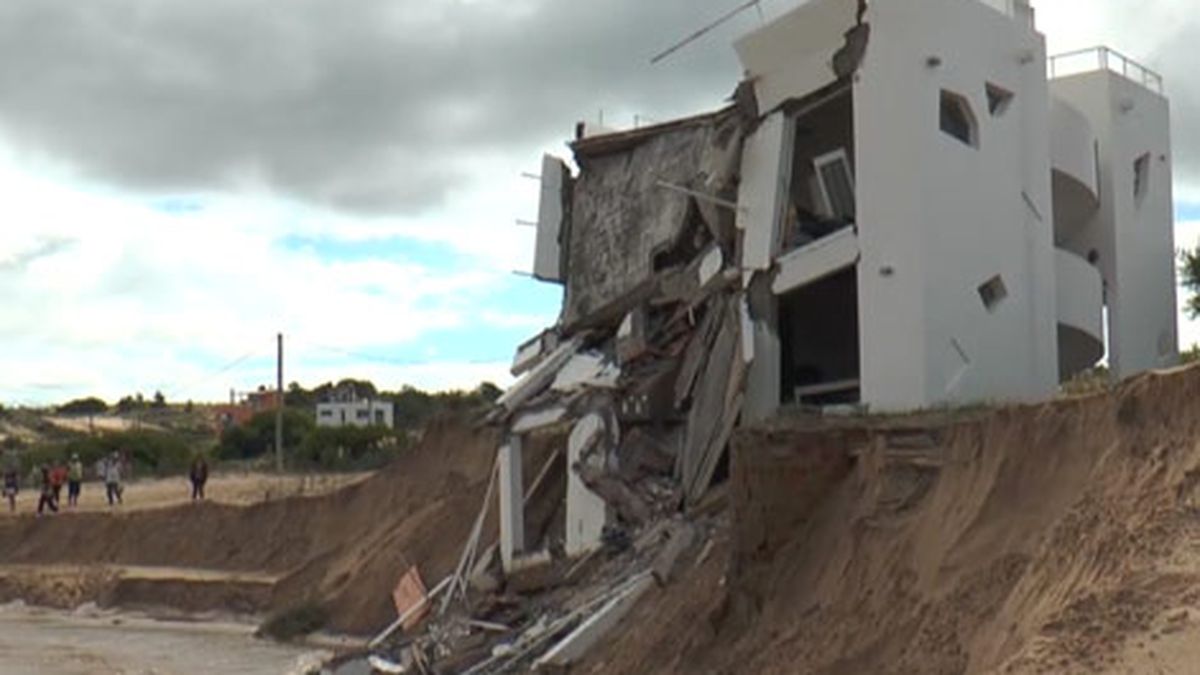 Una casa fue arrasada por las lluvias en Punta del Diablo