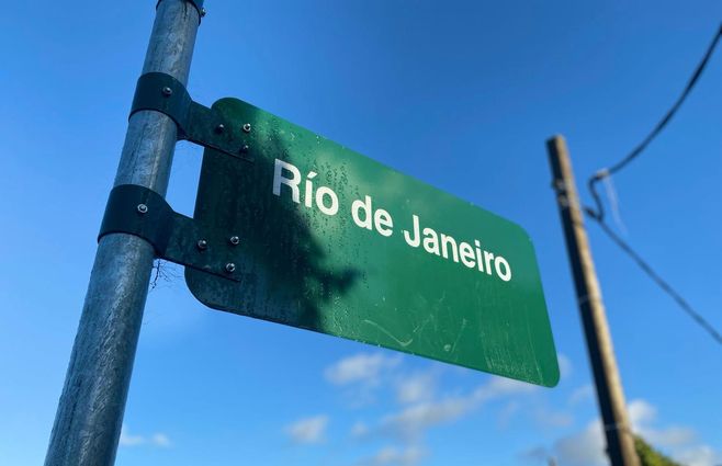 Río-de-Janeiro-cartel-calle-Cerro-Norte.jpg