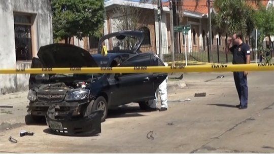 artigas auto policía explota