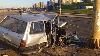 Siniestro de tránsito en la rambla de Montevideo. Foto: Fernando Castro, Subrayado.