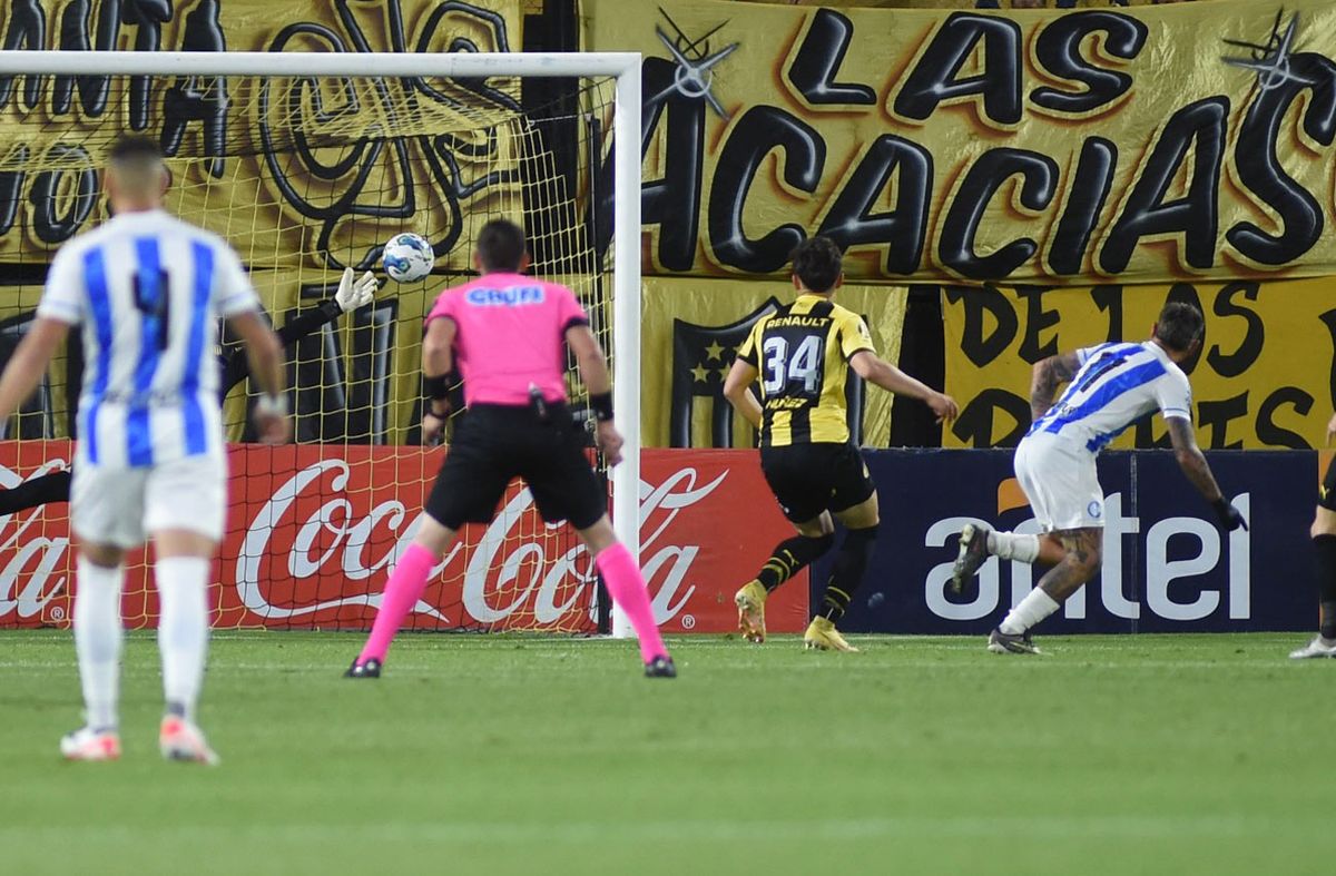 Resumen del partido Cerro 1-1 Peñarol hoy por el Campeonato Uruguayo