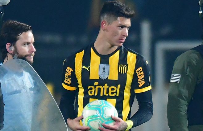 Darwin Núñez hizo tres goles en el debut del Intermedio y se llevó la pelota, como es tradición. Cnfrma su gran momento tanto en Peñarol como en la selección Sub-20.&nbsp;