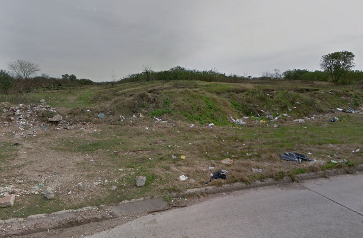 Descampado ubicado en el fondo de la seccional 17 donde se encontraban los policías. Vista desde la calle Burgues.