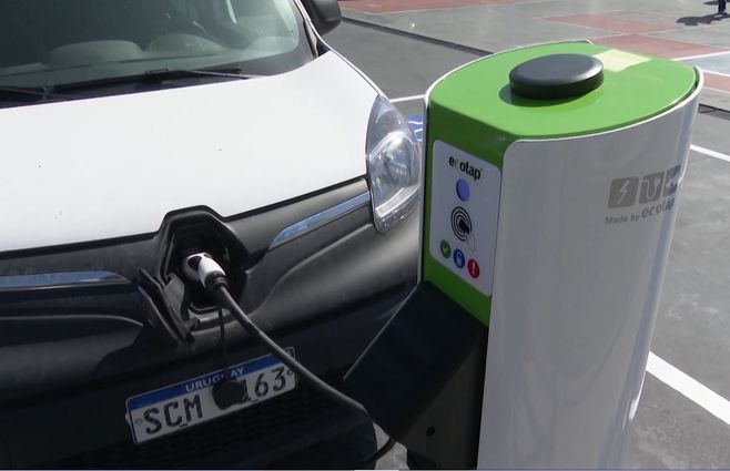 carga-vehiculos-electricos-ute-camioneta