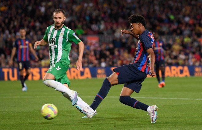 Lamine Yamal en su debut total con Barcelona. Foto: AFP-