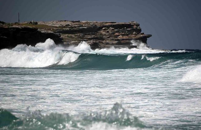 Altas olas golpean las costas de Nueva Zelanda