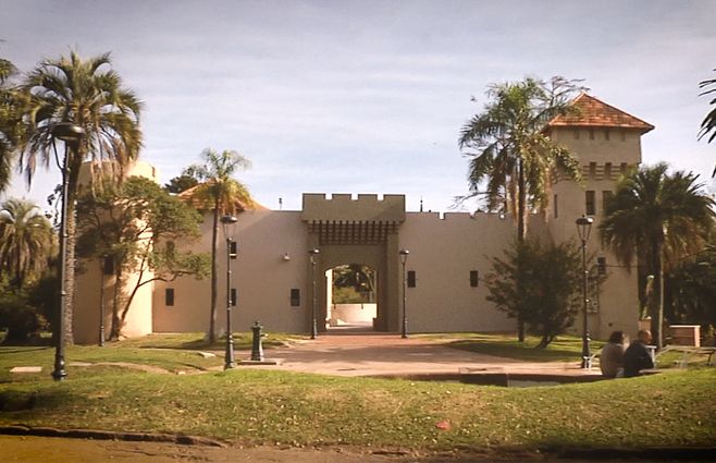 El Castillo del Parque Rodó, uno de los lugares señalados por UTE con conexión irregular a la electricidad. Foto: archivo Subrayado.