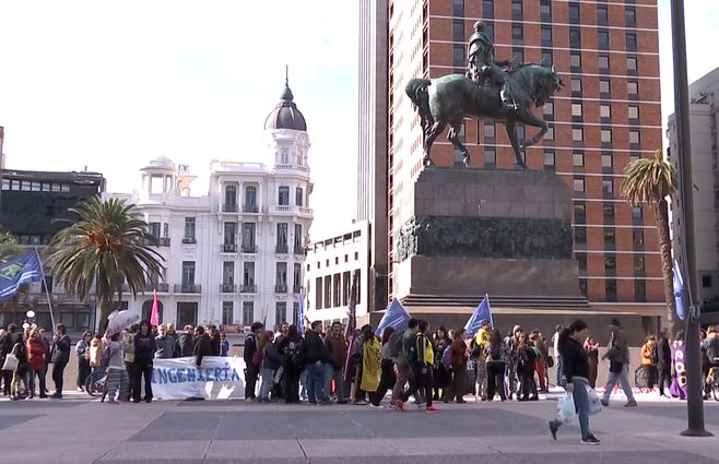 plaza-independencia-movilizacion-gremios-universidad