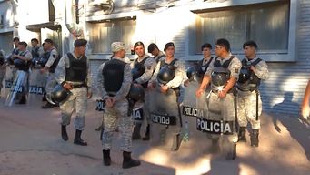 Policías en el estadio Centenario. Foto: archivo Subrayado.