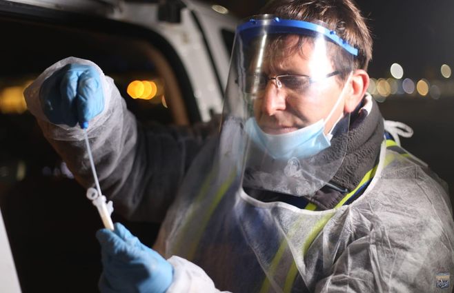 Personal de la Intendencia trabaja en los protocolos sanitarios en Maldonado