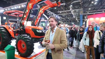 evaluacion de la gestion del presidente lacalle pou: 49% aprueba y 32% desaprueba