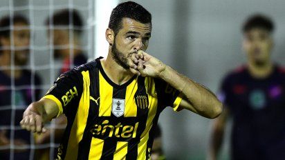 penarol puntero absoluto del apertura; nacional escolta, sigue a un punto