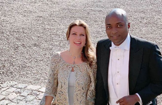 Durek es descendiente de haitianos y noruegos. Nació en sacramento, Estados Unidos. En esta vida fue actor antes de dedicarse&nbsp; a seducir fieles. En otra vida fue rey, según dice.&nbsp;