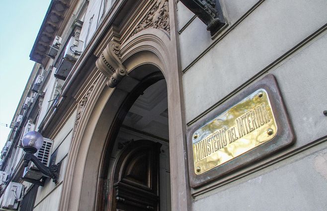 ministerio-del-interior-fachada-escudo-foco-uy