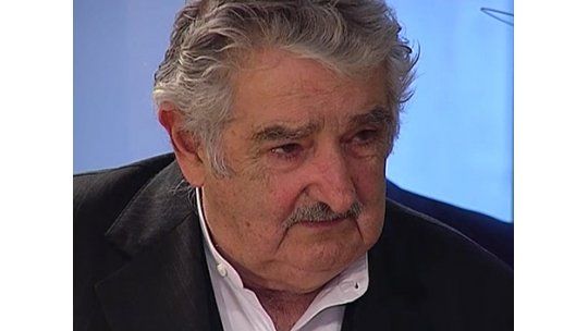 Cumbre Mujica-Vázquez en algún boliche