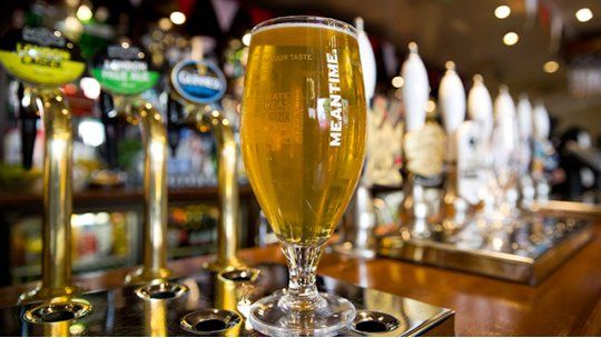 Empresa londinense dará hasta cuatro días libres por resaca