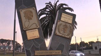 durazno inauguro escultura para reconocer el trabajo del personal de la salud en pandemia