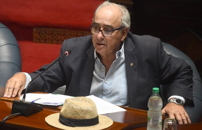 alfredo-fratti-foco-uy-en-parlamento-por-cese-jerarcas