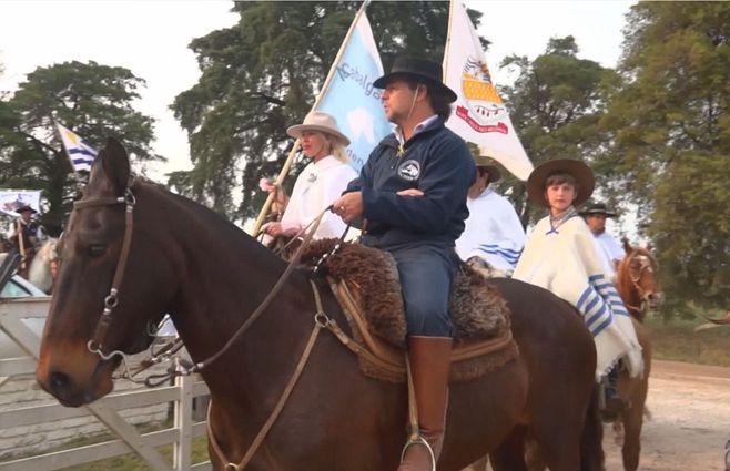 Lacalle-Pou-meseta-de-artigas-caballo-paneo.jpg
