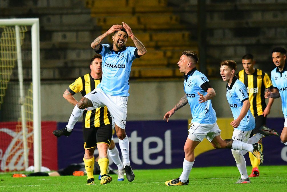 Danubio 2-1 Peñarol por el Clausura: el aurinegro dejó pasar otra