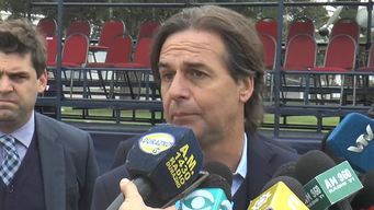 gobierno acepto la ayuda de argentina por la crisis del agua, aunque es infima, dijo lacalle pou