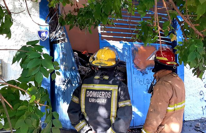 Incendio en depósito de ropa.