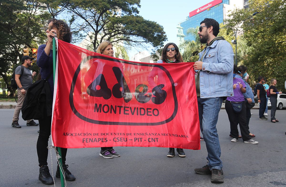 Sindicato de profesores de Secundaria de Montevideo anuncia paros zonales y un paro general de 24 horas
