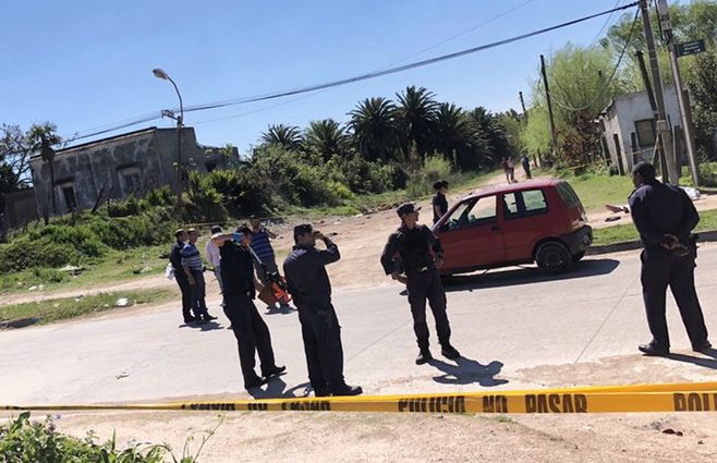 Foto: Diego Píriz, periodista de Subrayado, en el lugar del femicidio.