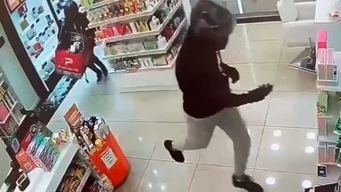 Foto: el robo piraña a una farmacia de Avenida Italia y Solano López el 16 de marzo pasado.