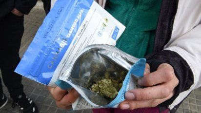 El cuidado packaging del Ircca para la venta en farmacias uruguayas. 
