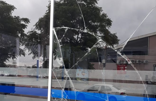 cajero explotado avenida italia y solferino (4).jpeg