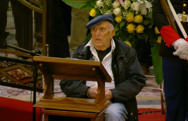 rosencof-leyendo.jpg