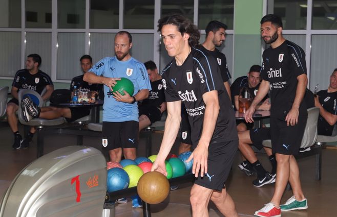 Los jugadores jugaron al bowling y al pool en el complejo Krasnaya Gorka (Foto: Twitter @Uruguay)