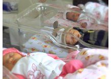 Buscaban un hermano y tuvieron tres; un caso en 9.000