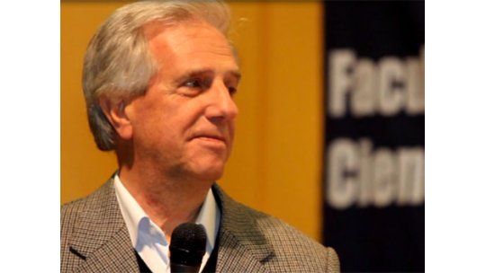Vázquez cambió el tono de campaña y no critica a Lacalle Pou