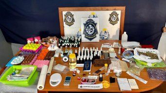 Foto: Jefatura de Policía de Montevideo. Los elementos para la producción de la droga, incautados durante los allanamientos.