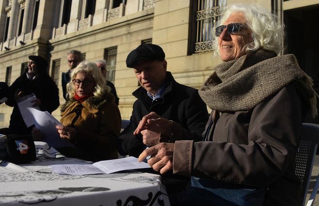 Organizaciones sociales en la conferencia de prensa sobre la INDDHH. Foto: FocoUy.