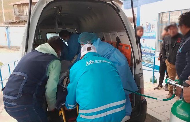Foto: Es salud Perú en X. Asisten a víctimas de uno de los accidentes.
