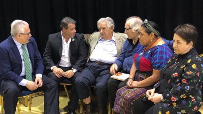 mujica y vazquez disertan junto a premios nobel de la paz