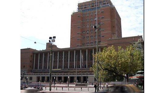 Controversia por préstamo del BROU a intendencias frenteamplistas